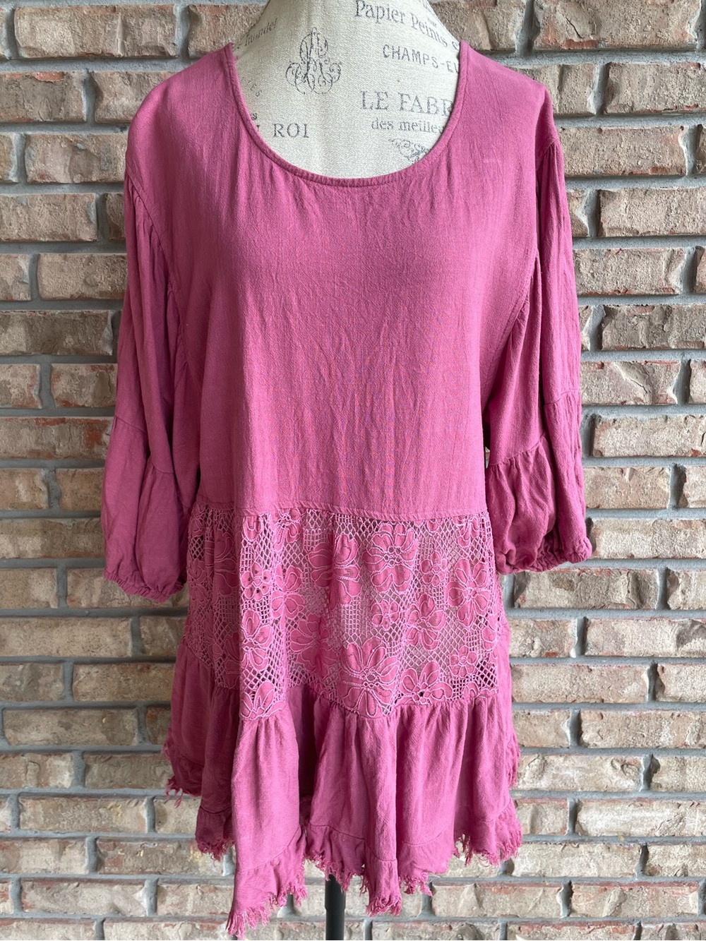 Umgee Boho Lace-Trim Linen Blend Frayed Hem Tunic Top.